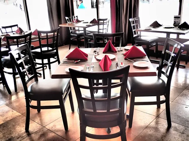 restaurant, table, dinner, dining, decoration, elegant, event, glass, silverware, fancy, lunch, drink, interior. How to Judge a Celebrity Restaurant: Five Guest Signals
