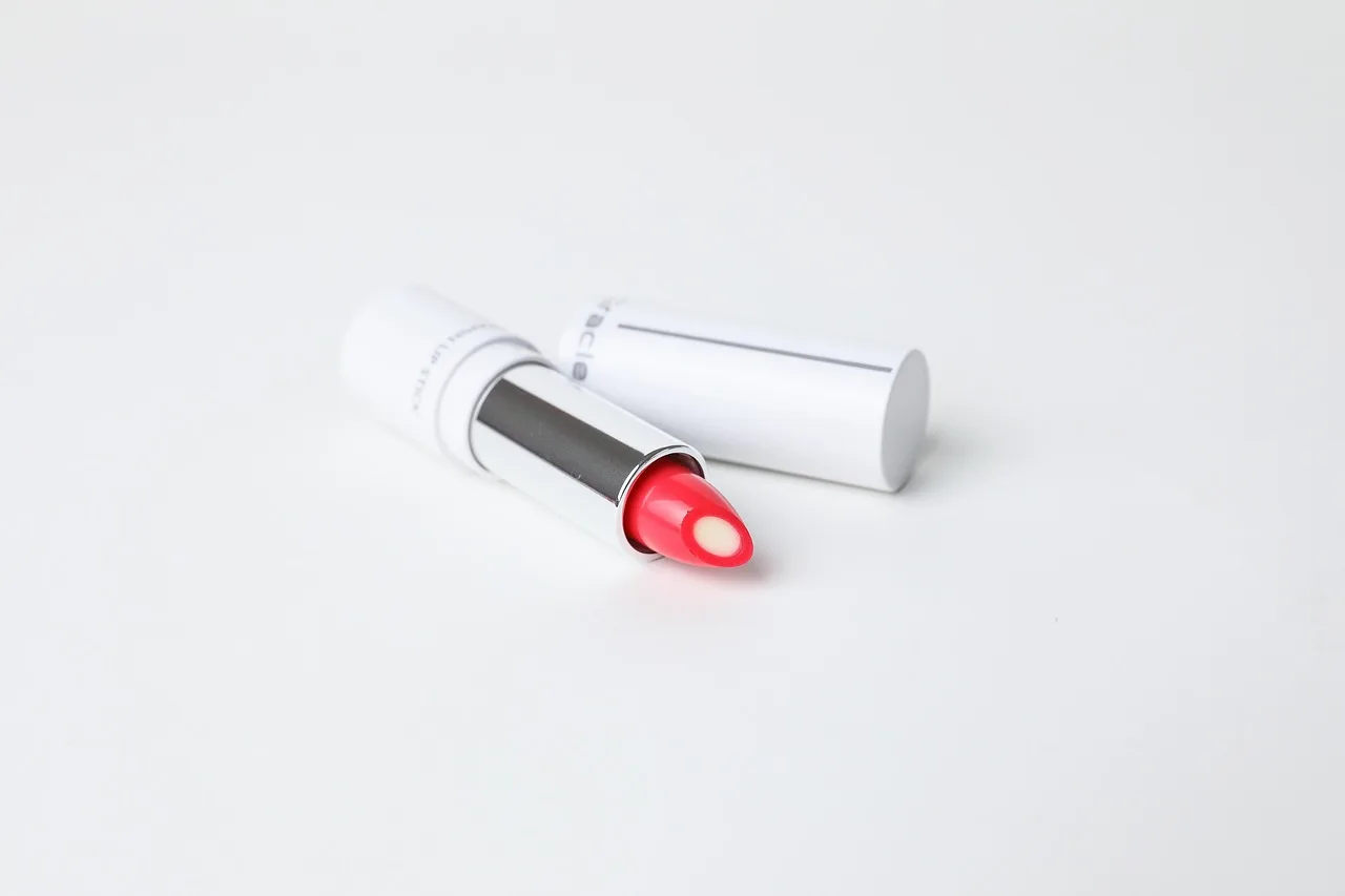 lipstick, makeup, cosmetics, cosmetic product, beauty product, red lipstick, isolated, lipstick, lipstick, lipstick, beauty product, beauty product, beauty product, beauty product, beauty product. Celebrity brands: who carries the loss under each deal type