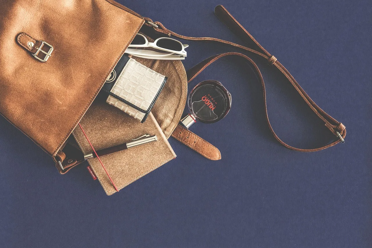 bag, brand, business, map, contents, fashion, purse, jewellery, leather, leather goods, luxury, money, pen, perfume, wallet, shopping, sunglasses, womenswear, bag, bag, bag, bag, bag, brand, brand, brand, purse, jewellery, leather, money, perfume, perfume, wallet, wallet. 8 signs a fashion or beauty brand is worth the money it asks for