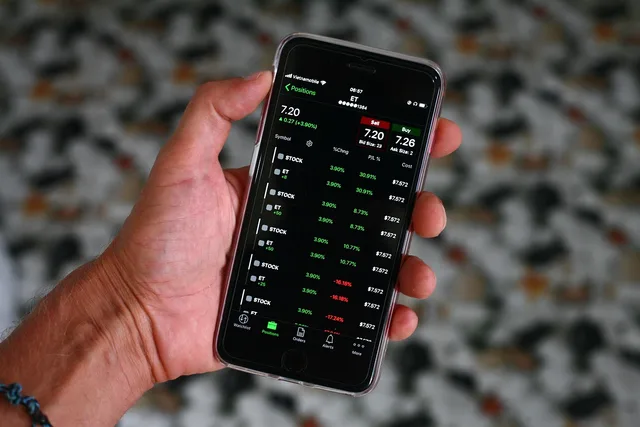 iphone, stocks, market, shares, crash, recession, depression, finance, 8plus, trading, nasdaq, apple, dow, option, put, call, economy, tech, bubble, gray tech, gray economy, gray depression, gray iphone, gray market, gray bubbles. How to think about technology investments portfolio